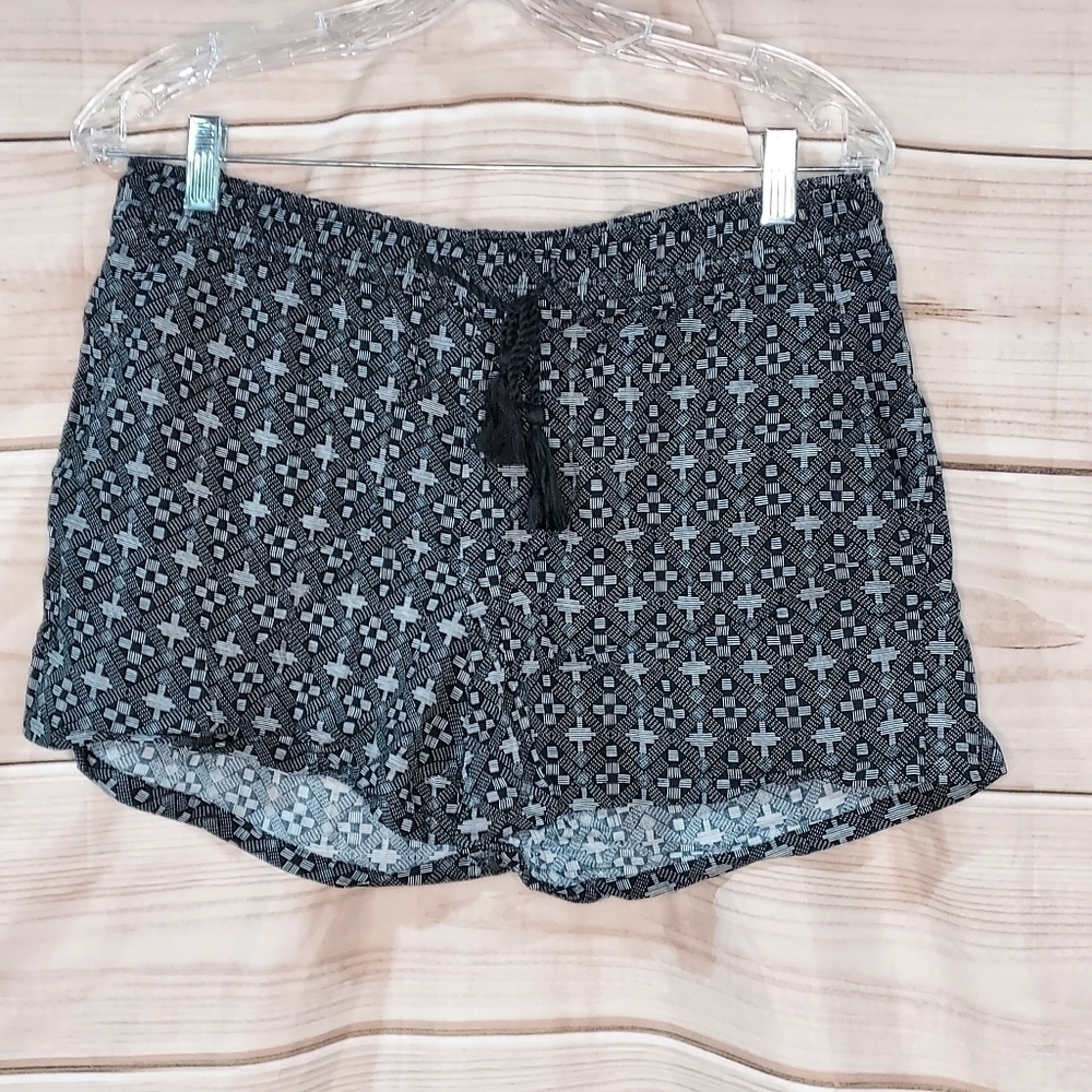 Old Navy shorts black white geometric print rayon elastic tie waist pockets M